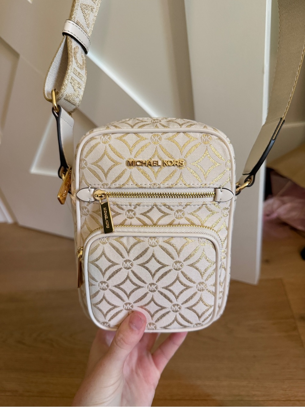 MICHAEL KORS Cream and Gold Crossbody jet set bag